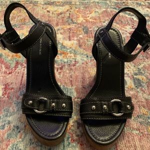 Banana Republic Leather Platform Sandals. Size 9.